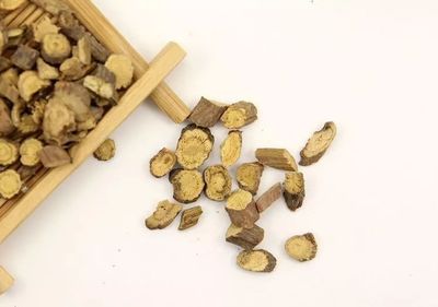 这款美白精华和SK2小灯泡成分98%相同,价格却只要1/4。